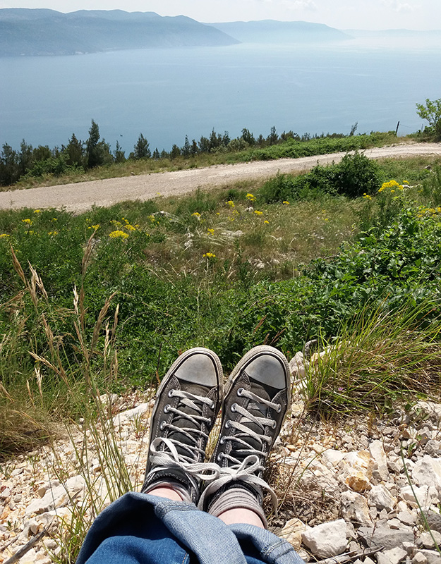 Urlaub am Meer oder am Berg - Einfach die Füße baumeln lassen und entspannen